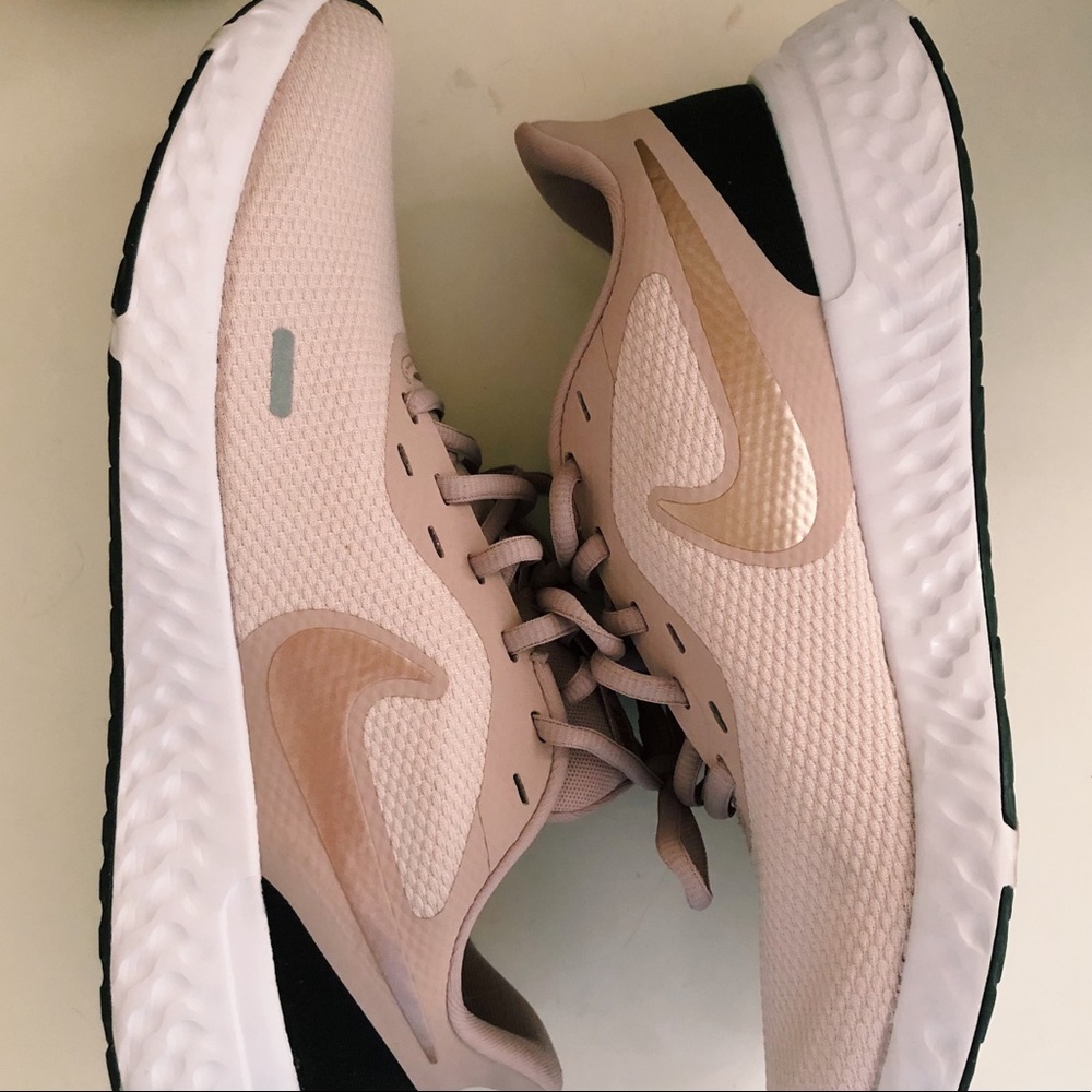 Nike Revolution 5 Running Shoes